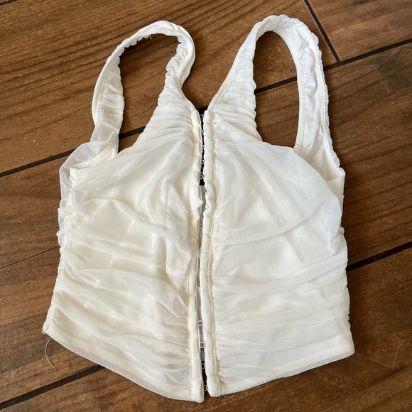 Princess Polly white mesh front hook tank top size 4 - Picture 3 of 5